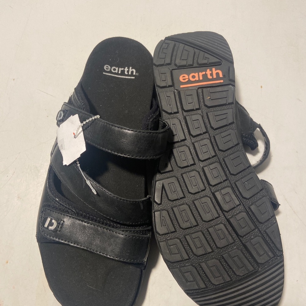 Earth black leather 3 strap flat sandals size 9 NWT - Picture 5 of 6